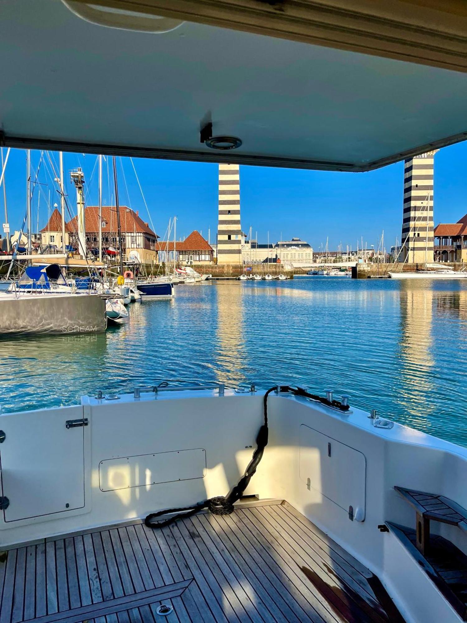 Yacht Deauville Bagian luar foto